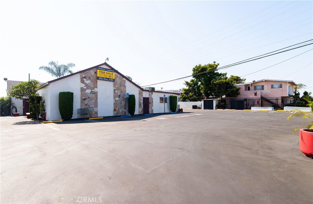 147 E Rosecrans Avenue Property Photo 33
