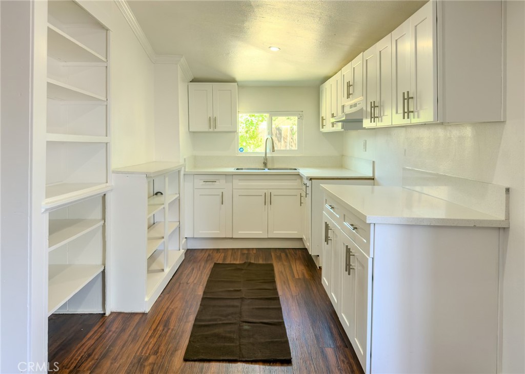 112 Crystal St Property Photo 3