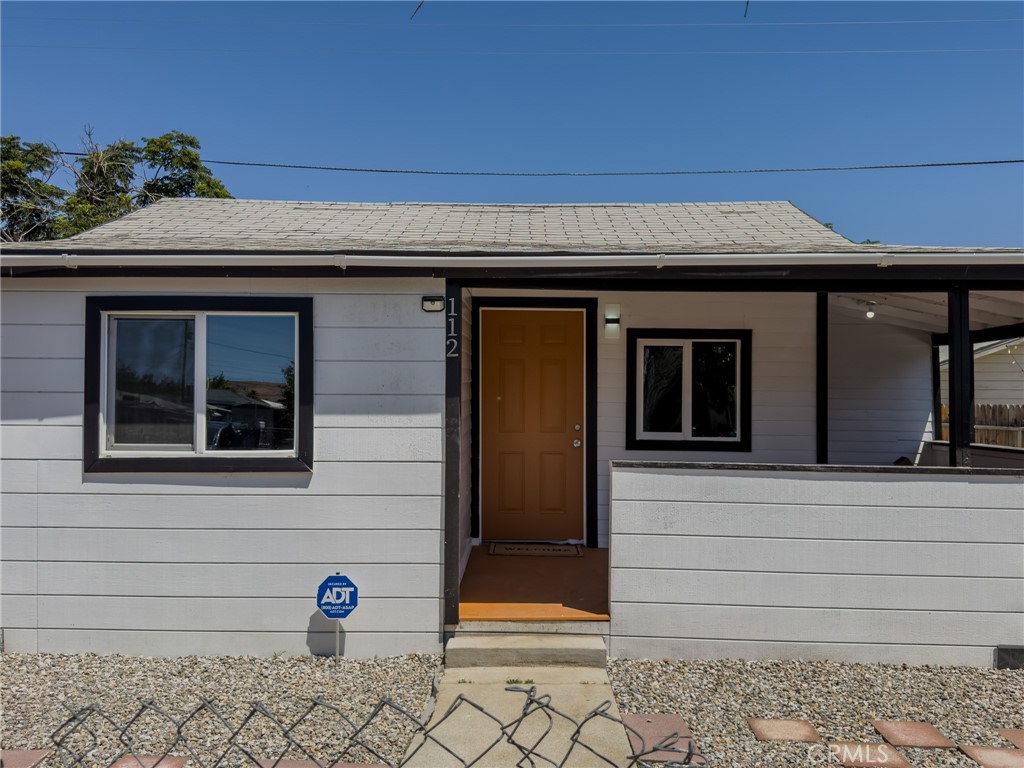 112 Crystal St Property Photo 4