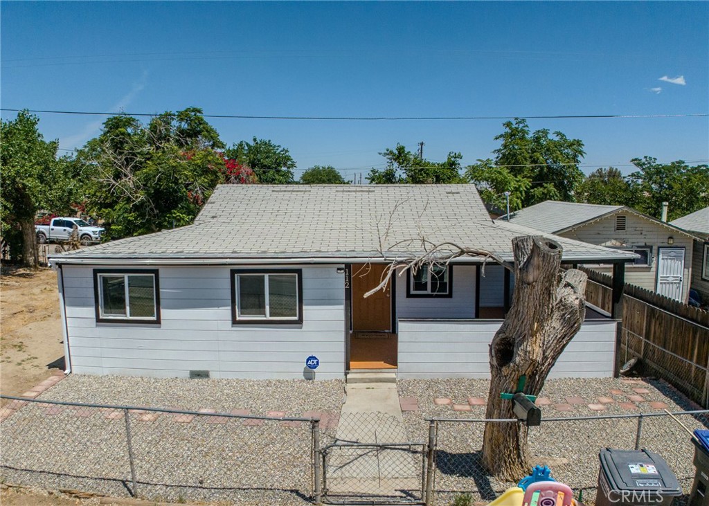 112 Crystal St Property Photo 5