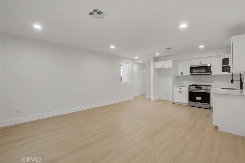 2708 S Cochran Street Property Photo 6