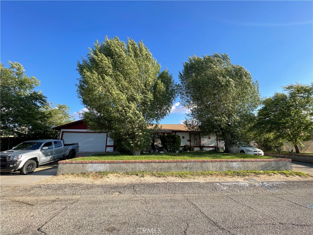 17244 Newmont Ave Property Photo 4