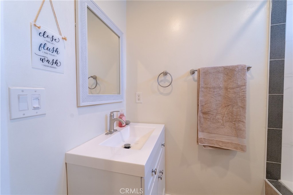 411 E 115th Property Photo 6