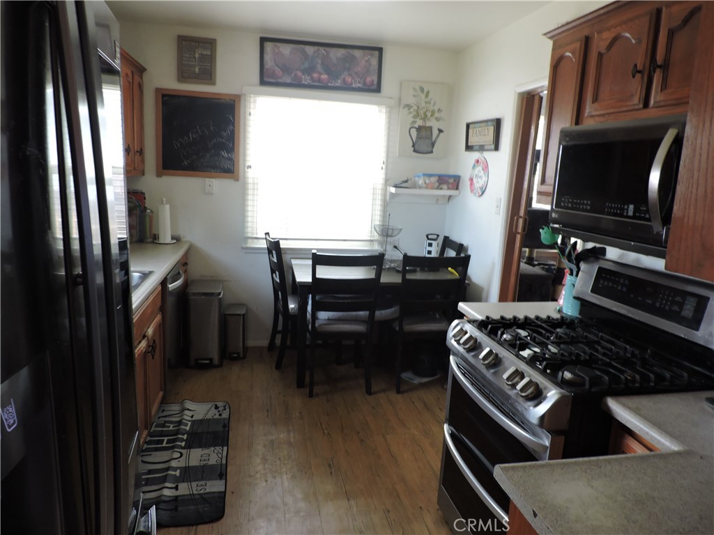 4929 Coldbrook Avenue Property Photo 2