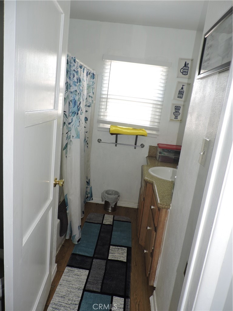 4929 Coldbrook Avenue Property Photo 4