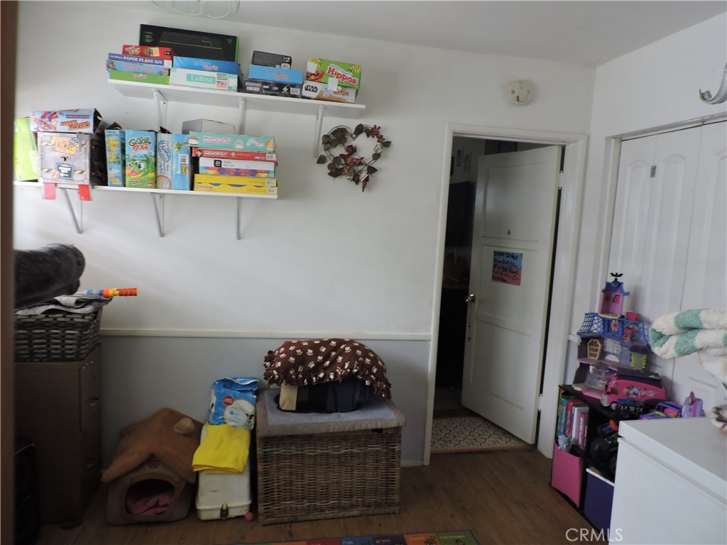 4929 Coldbrook Avenue Property Photo 7