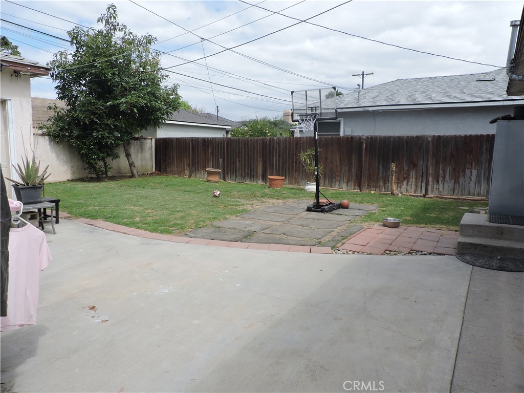 4929 Coldbrook Avenue Property Photo 8