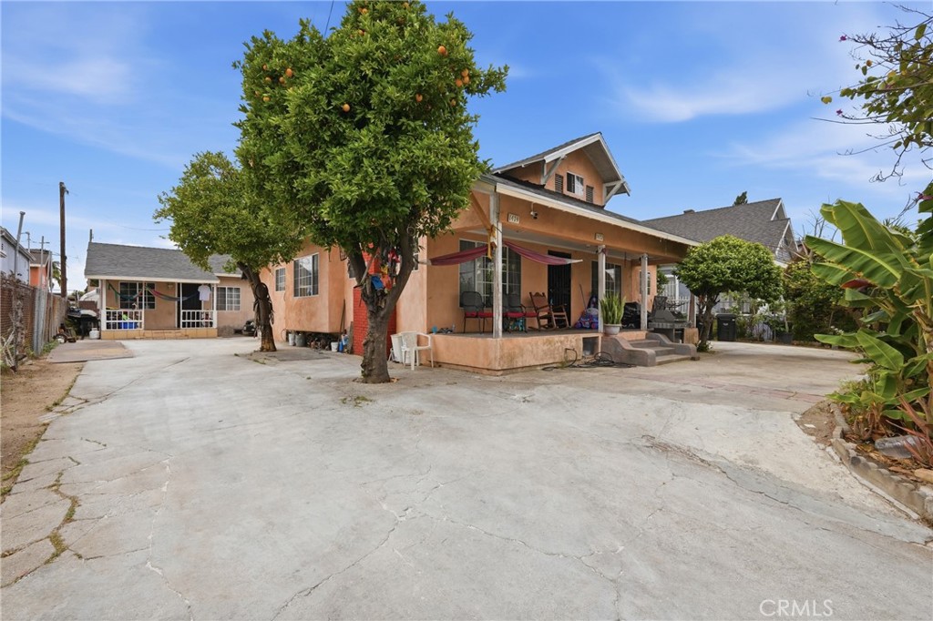 1472 W 37th Street Property Photo 6
