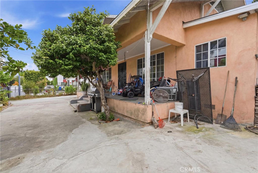 1472 W 37th Street Property Photo 7