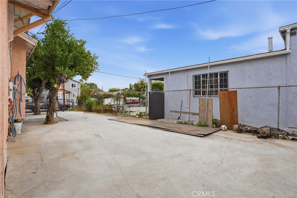 1472 W 37th Street Property Photo 10