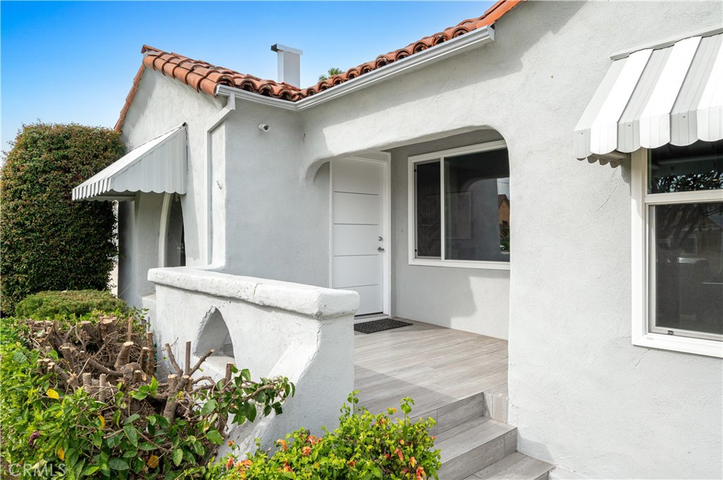 2049 W 71st Street Property Photo 3