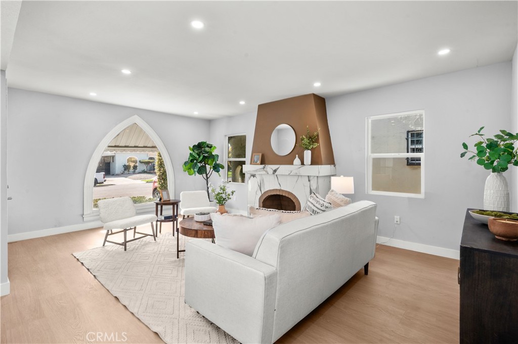 2049 W 71st Street Property Photo 5