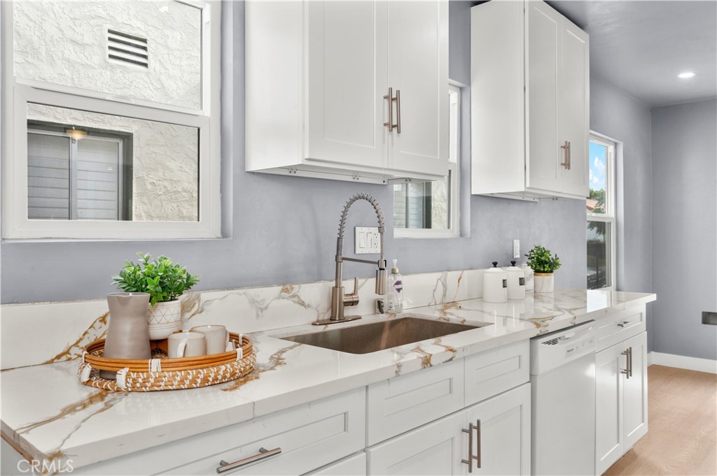 2049 W 71st Street Property Photo 14