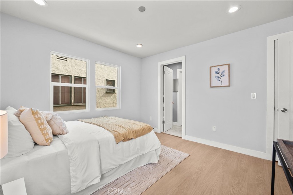 2049 W 71st Street Property Photo 25