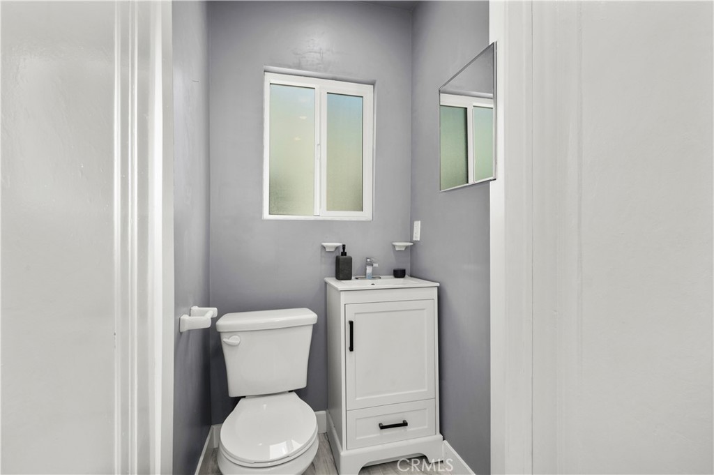 2049 W 71st Street Property Photo 26