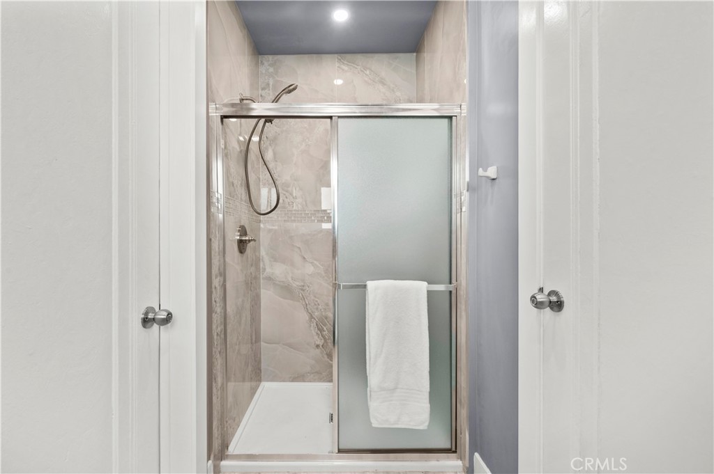 2049 W 71st Street Property Photo 27