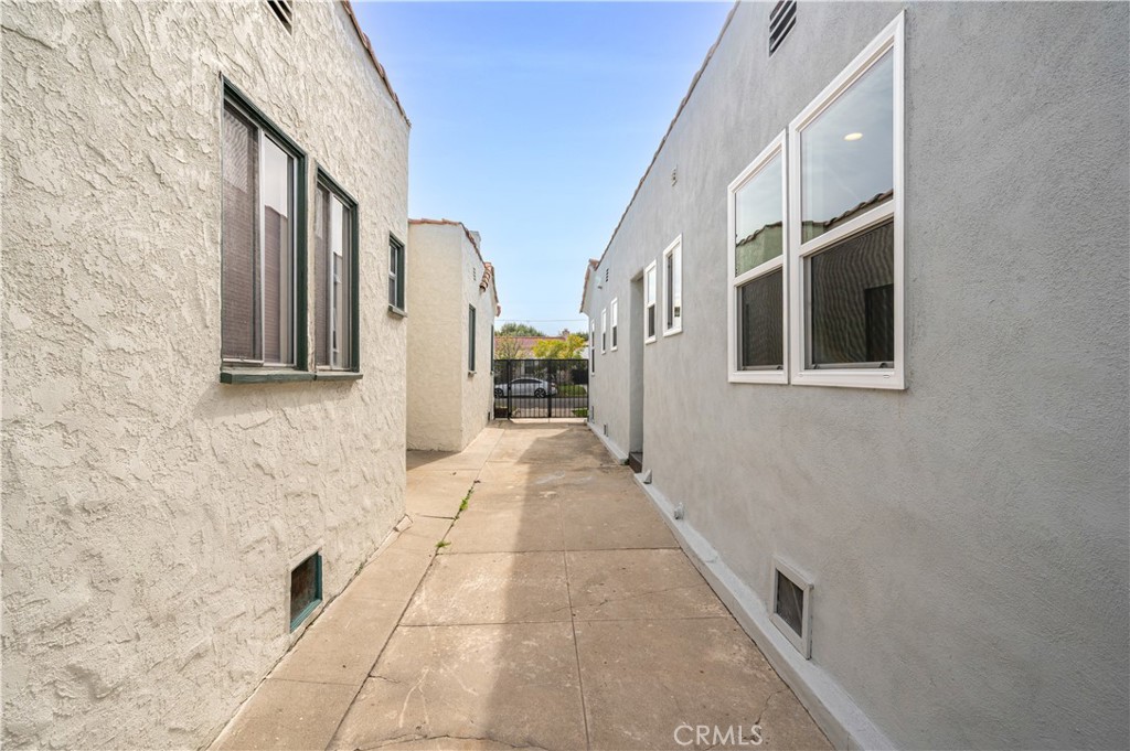 2049 W 71st Street Property Photo 30