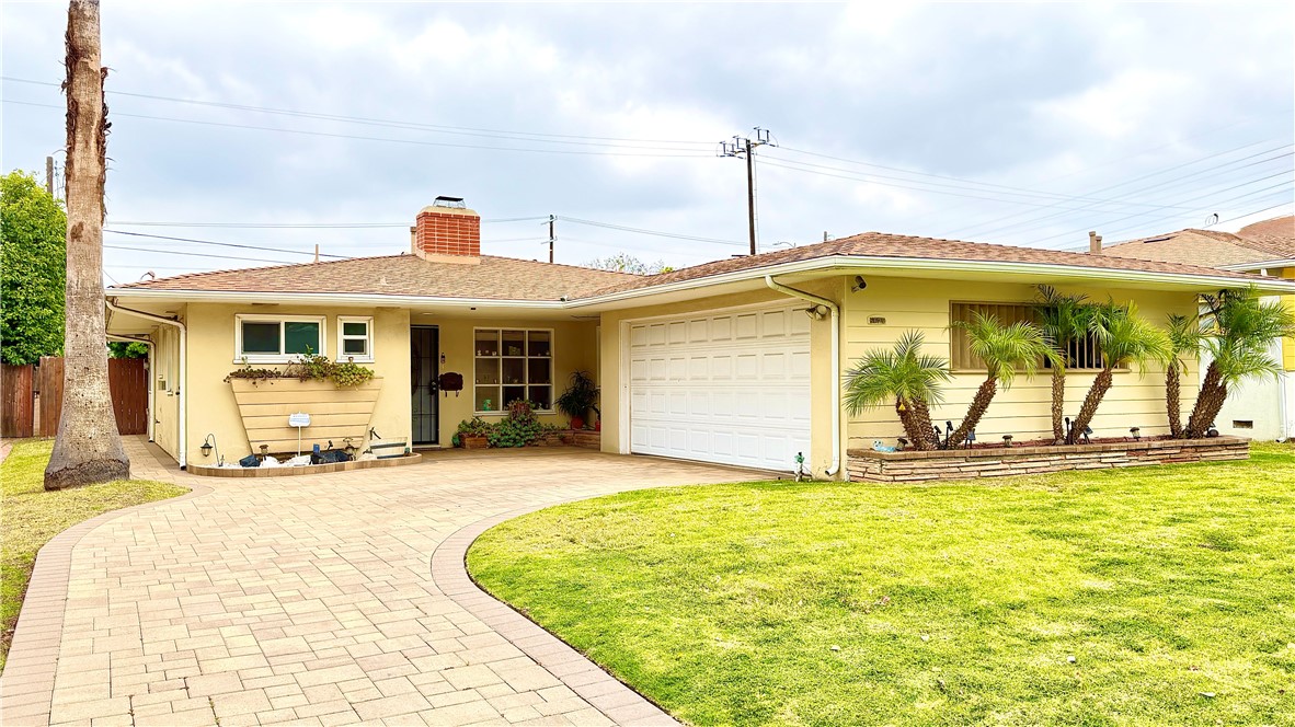 5621 Fallsgrove Property Photo 1