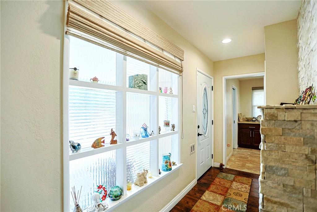 5621 Fallsgrove Property Photo 4