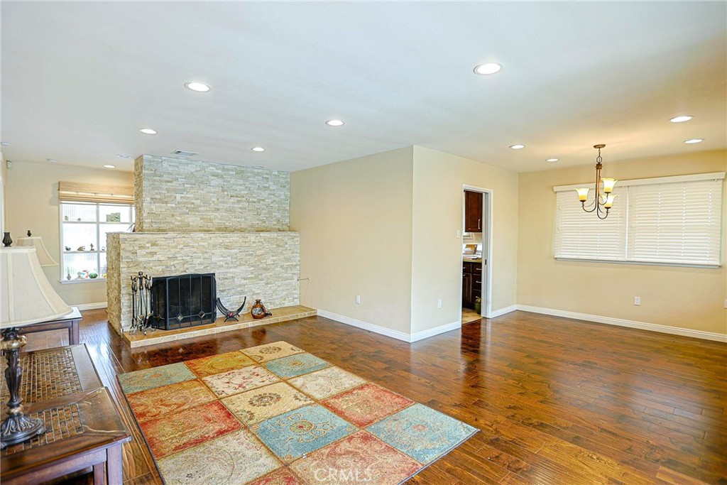 5621 Fallsgrove Property Photo 6