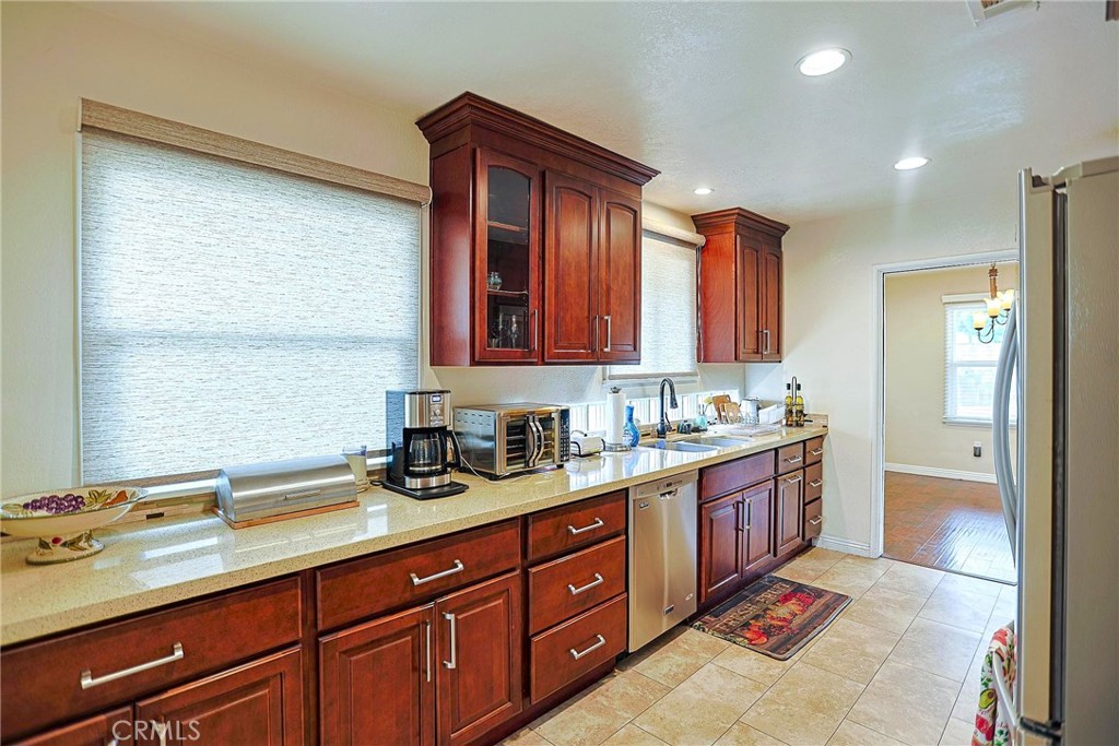 5621 Fallsgrove Property Photo 12