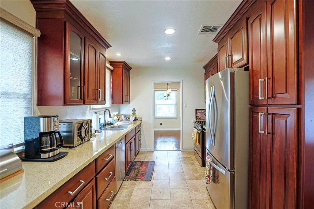5621 Fallsgrove Property Photo 13