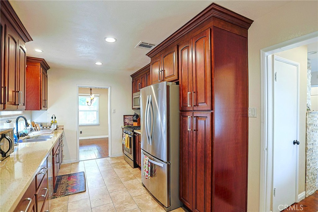 5621 Fallsgrove Property Photo 14