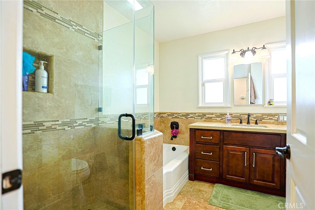 5621 Fallsgrove Property Photo 15
