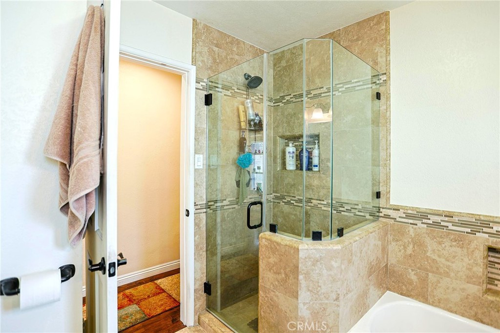 5621 Fallsgrove Property Photo 16
