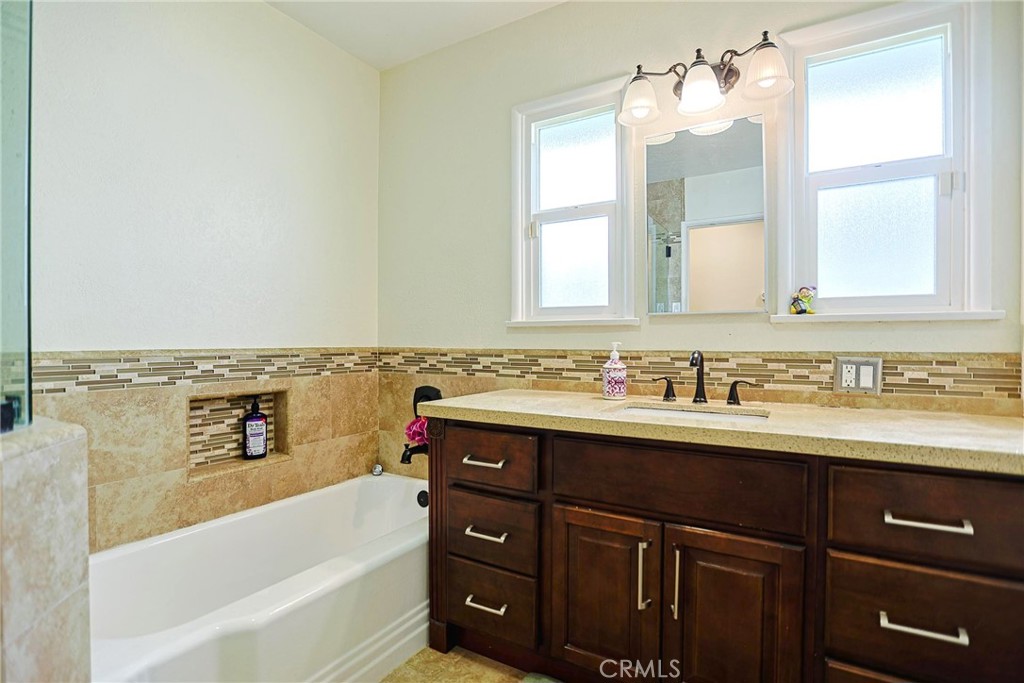 5621 Fallsgrove Property Photo 17