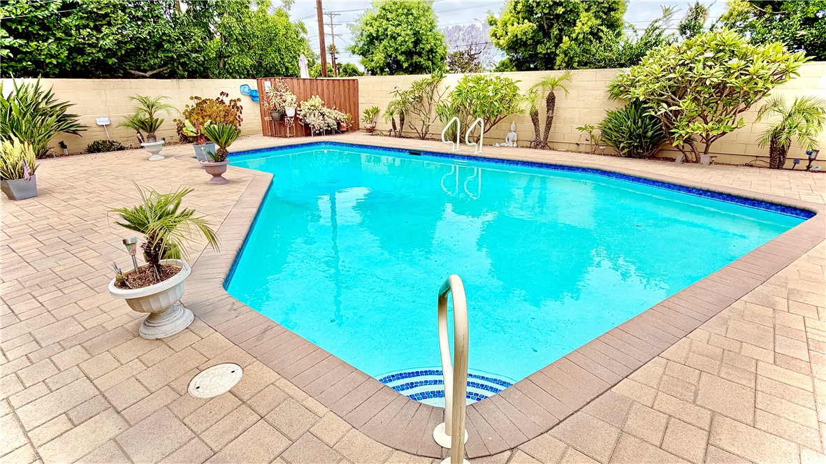 5621 Fallsgrove Property Photo 24