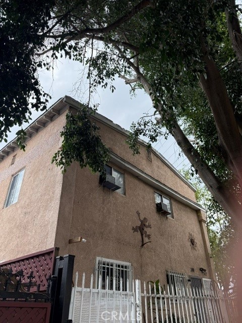 300 E 42nd Place Property Photo 1