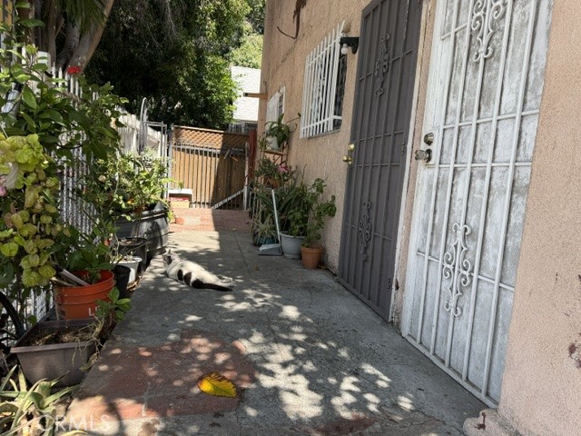 300 E 42nd Place Property Photo 6