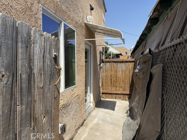 300 E 42nd Place Property Photo 7