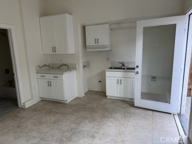 300 E 42nd Place Property Photo 10