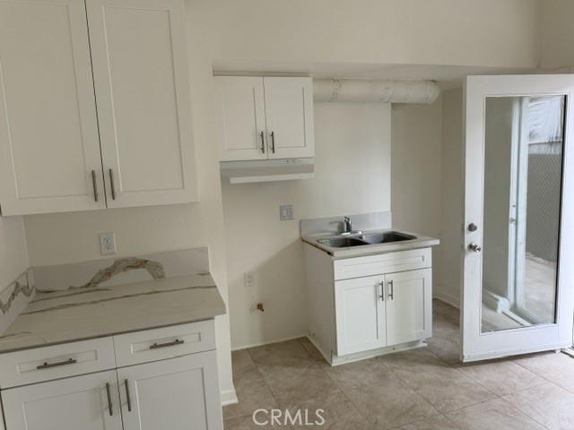 300 E 42nd Place Property Photo 11