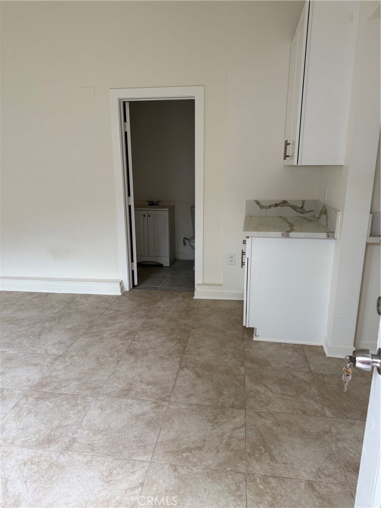 300 E 42nd Place Property Photo 14