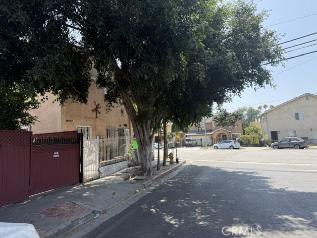 300 E 42nd Place Property Photo 17