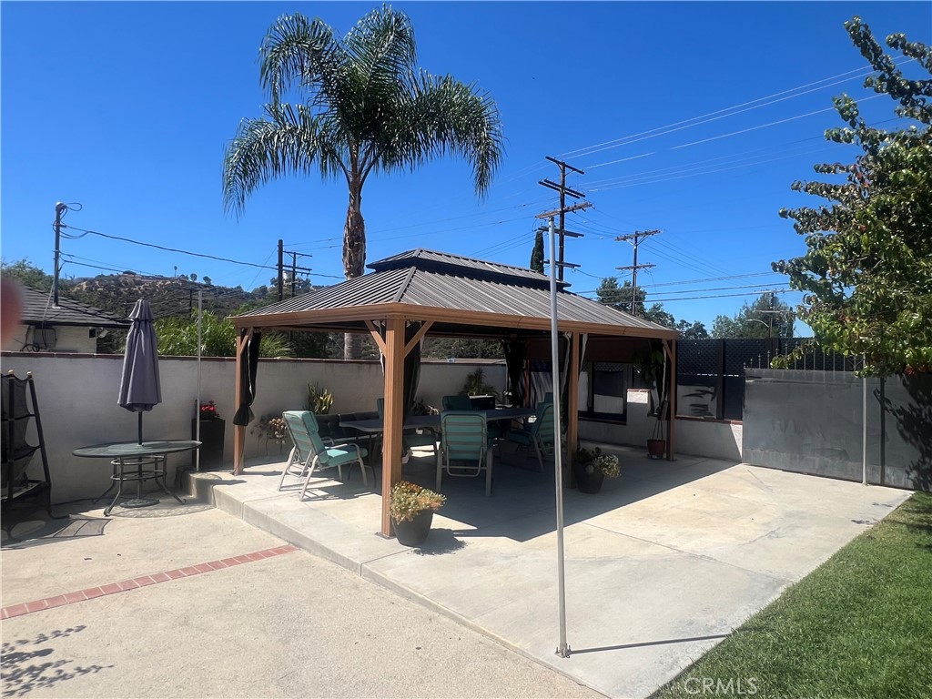 9940 Haines Canyon Avenue Property Photo 4