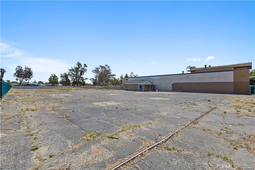 9491 Sierra Avenue Property Photo 6