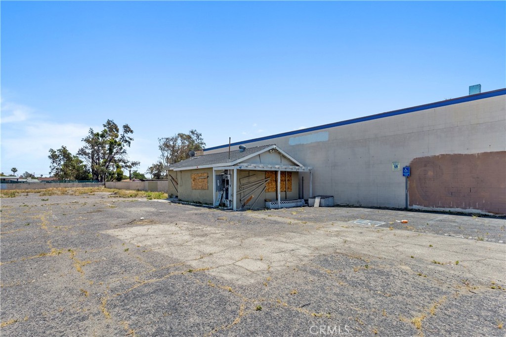 9491 Sierra Avenue Property Photo 7