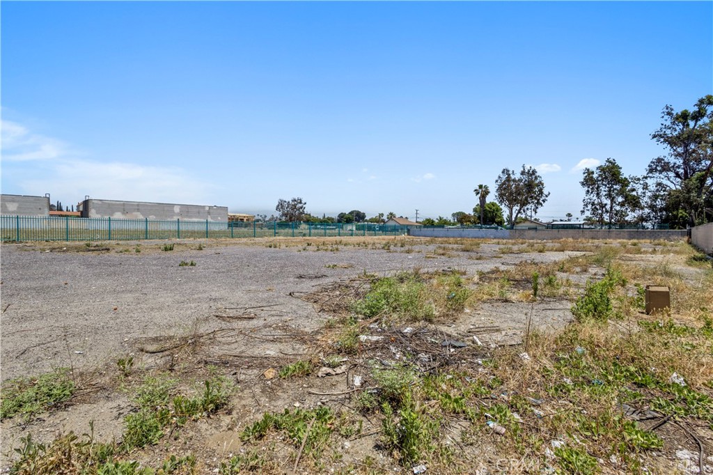 9491 Sierra Avenue Property Photo 8