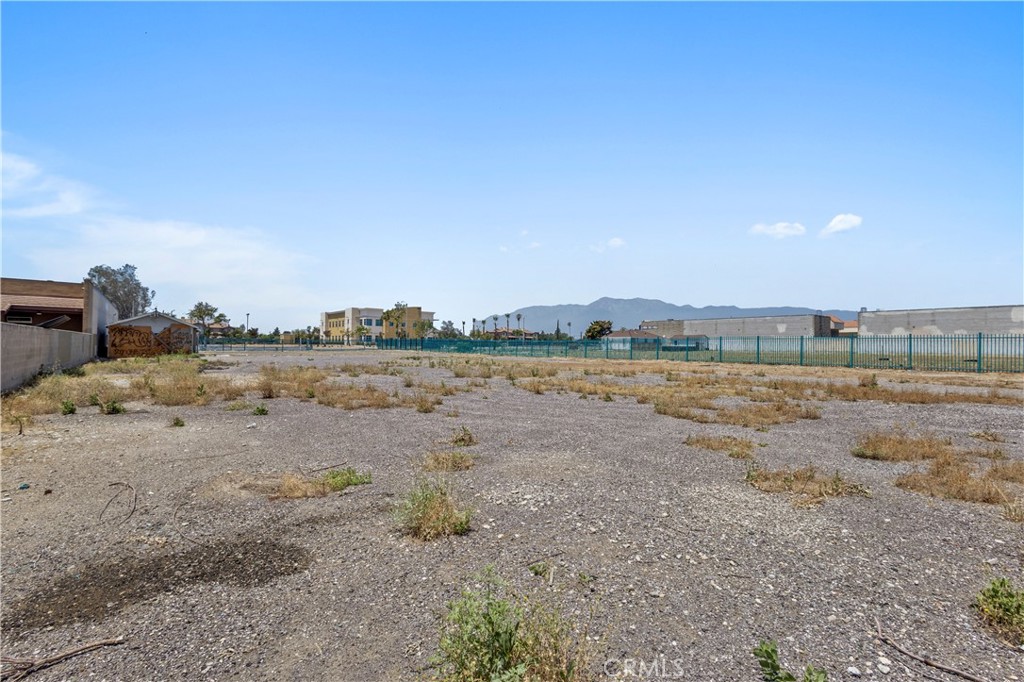 9491 Sierra Avenue Property Photo 10
