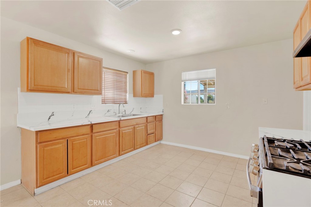 440 Lillian Property Photo 4