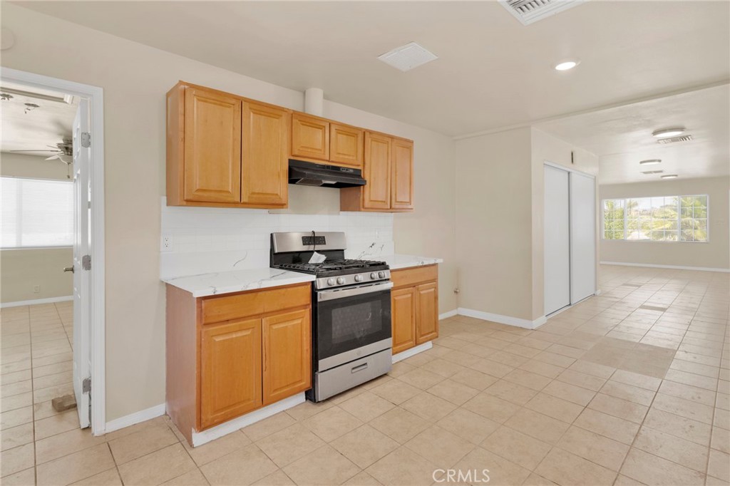 440 Lillian Property Photo 5
