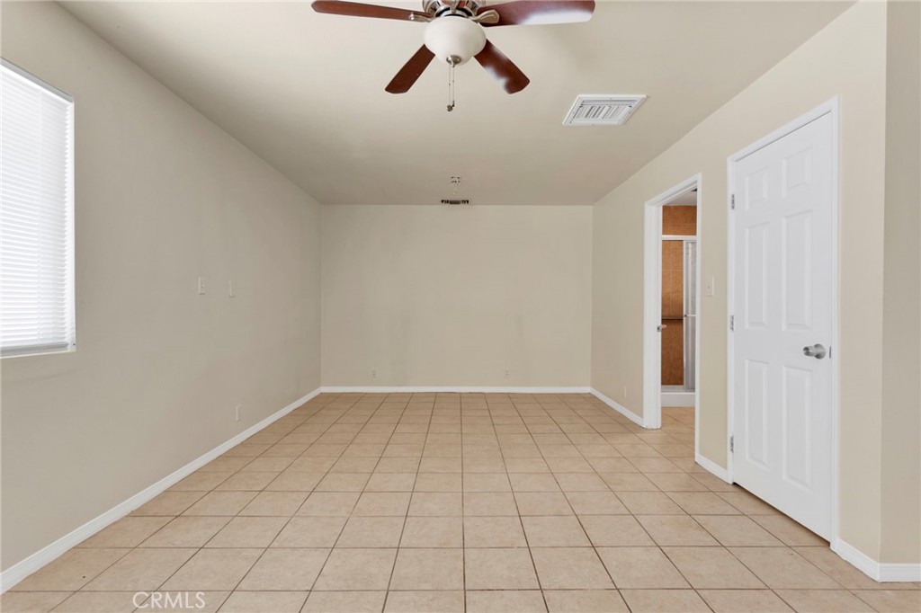 440 Lillian Property Photo 6
