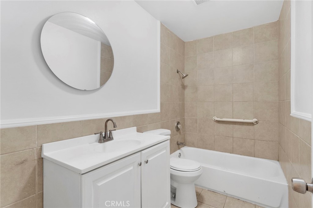 440 Lillian Property Photo 11