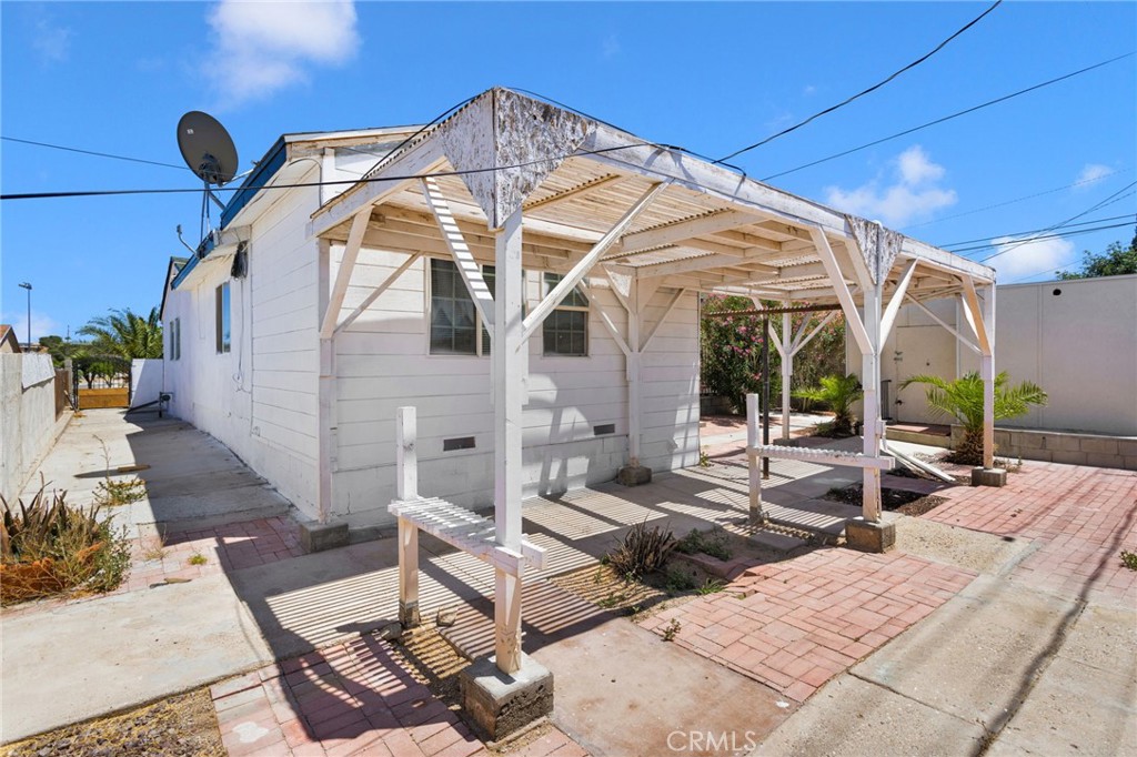 440 Lillian Property Photo 18