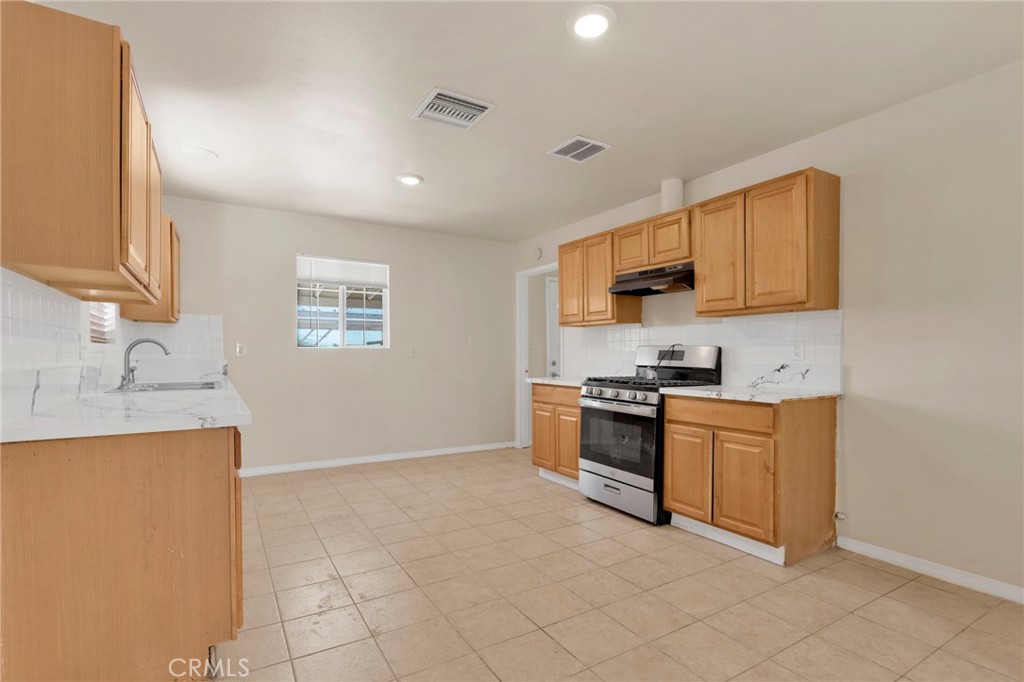 440 Lillian Property Photo 27