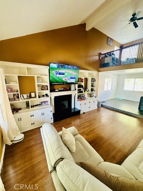 1040 Marigold Property Photo 4